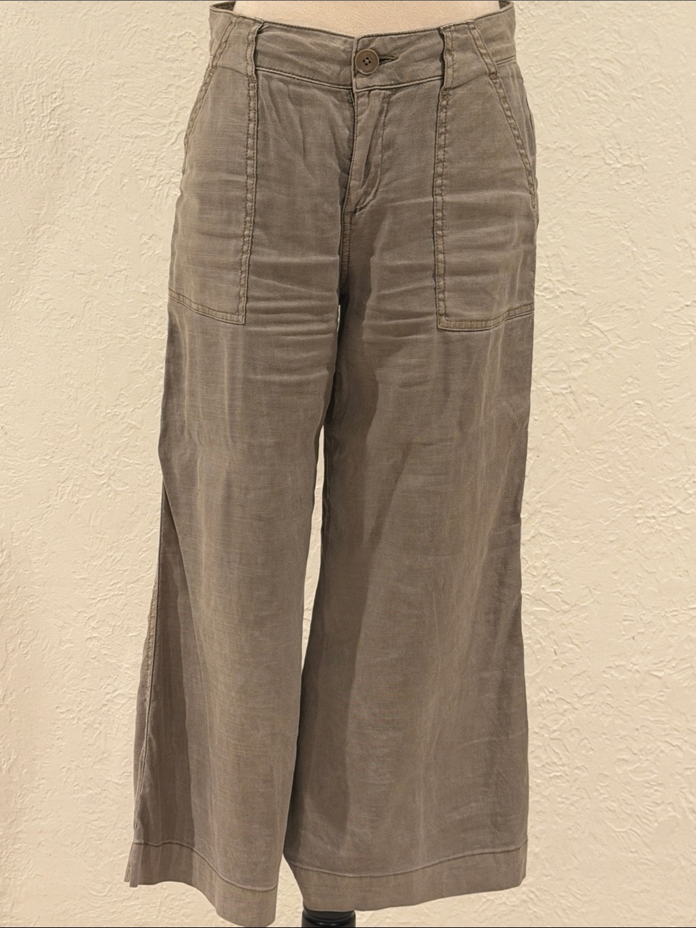 Level 99 Women’s extra wide leg crop size 26 olive green